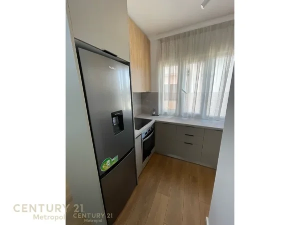 Tirane, jepet me qera apartament 2+1 Kati 4, 95 m² 730 € 