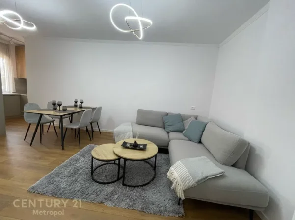 Tirane, jepet me qera apartament 2+1 Kati 4, 95 m² 730 € 