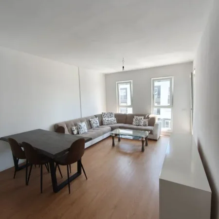Tirane, jepet me qera apartament 2+1+Ballkon Kati 7, 99 m² 450 € (Rruga Gryka e Kaçanikut)