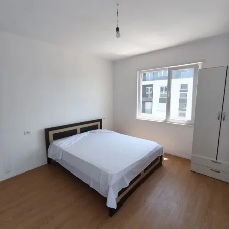 Tirane, jepet me qera apartament 2+1+Ballkon Kati 7, 99 m² 450 € (Rruga Gryka e Kaçanikut)