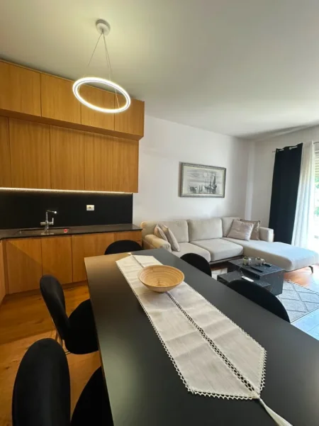 Tirane, jepet me qera apartament 2+1 Kati 2, 102 m² 1.200 € (Secret Garden)