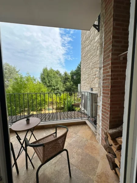 Tirane, jepet me qera apartament 2+1 Kati 2, 102 m² 1.200 € (Secret Garden)