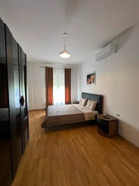 Tirane, jepet me qera apartament 2+1 Kati 2, 102 m² 1.200 € (Secret Garden)
