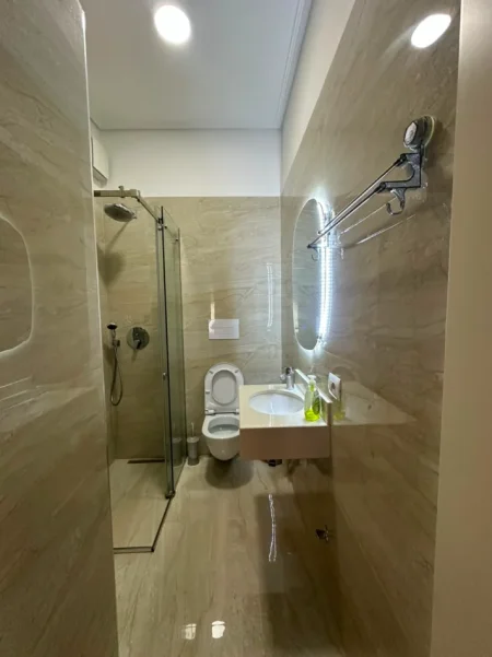 Tirane, jepet me qera apartament 2+1 Kati 2, 102 m² 1.200 € (Secret Garden)