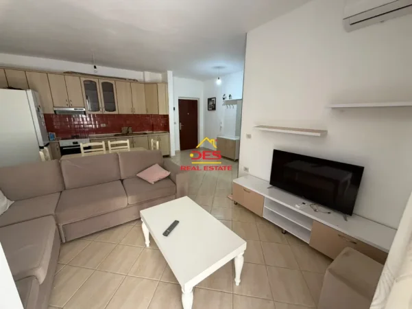 Vlore, jepet me qera apartament 1+1+Ballkon Kati 6, 70 m² 400 € (Lungomare)