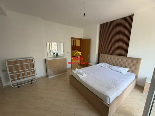 Vlore, jepet me qera apartament 1+1+Ballkon Kati 6, 70 m² 400 € (Lungomare)