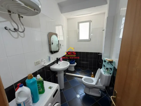 Vlore, jepet me qera apartament 1+1+Ballkon Kati 6, 70 m² 400 € (Lungomare)