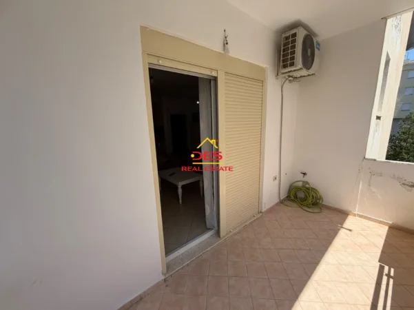Vlore, jepet me qera apartament 1+1+Ballkon Kati 6, 70 m² 400 € (Lungomare)