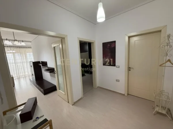 Tirane, shitet apartament 2+1+Aneks+Ballkon Kati 5, 119 m² 210.000 € (Tregu Elektrik)