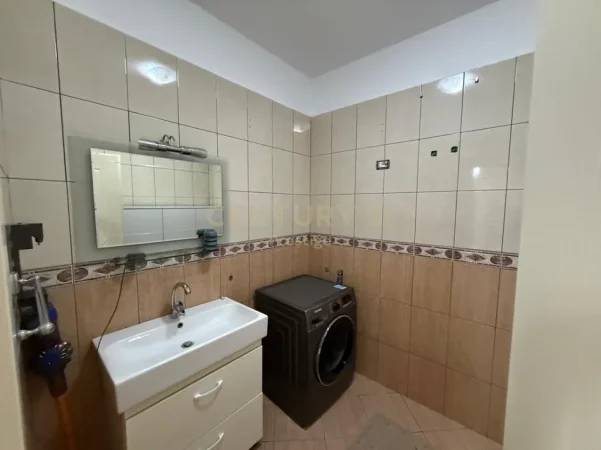 Tirane, shitet apartament 2+1+Aneks+Ballkon Kati 5, 119 m² 210.000 € (Tregu Elektrik)