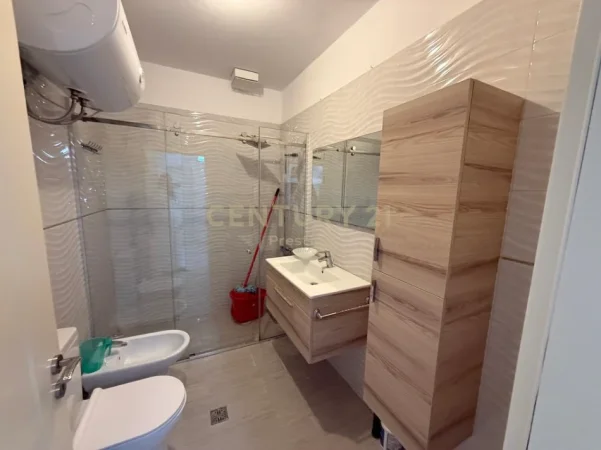 Tirane, shitet apartament 2+1+Aneks+Ballkon Kati 5, 119 m² 210.000 € (Tregu Elektrik)