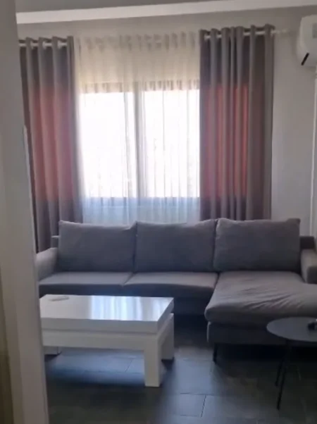 Tirane, jepet me qera apartament 2+1+Ballkon Kati 7, 80 m² 700 € (Rruga Teodor Keko, pranë Marinaj Hotel)