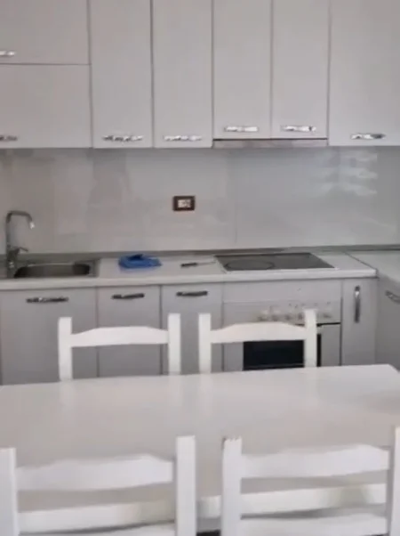 Tirane, jepet me qera apartament 2+1+Ballkon Kati 7, 80 m² 700 € (Rruga Teodor Keko, pranë Marinaj Hotel)