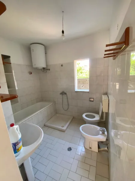 Shtepi me qira "Institut" 1+1 Kati 1, 55 m² 200 €