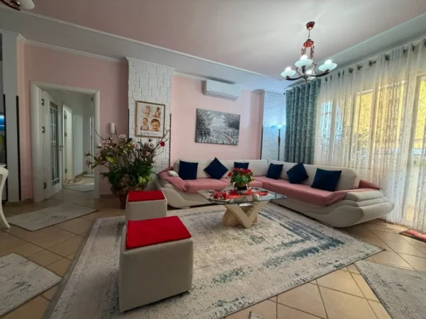 Tirane, shitet apartament 3+1 Kati 10, 137 m² 411.600 € (Blloku , Rruga Sami Frasheri)