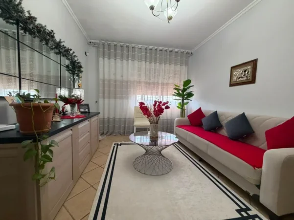 Tirane, shitet apartament 3+1 Kati 10, 137 m² 411.600 € (Blloku , Rruga Sami Frasheri)