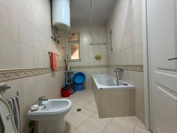 Tirane, shitet apartament 3+1 Kati 10, 137 m² 411.600 € (Blloku , Rruga Sami Frasheri)