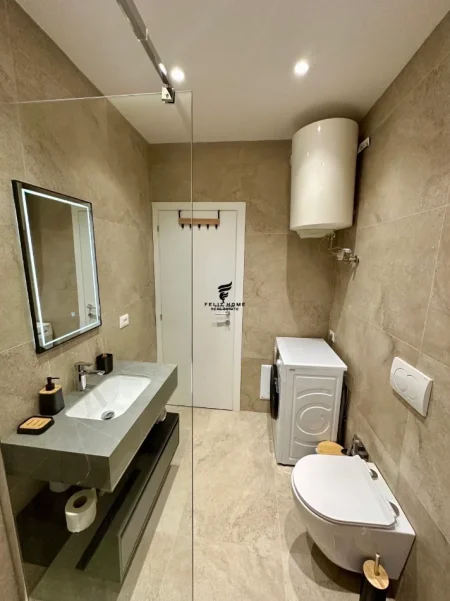 Tirane, jepet me qera apartament 2+1 Kati 2, 7 m² 700 € (BULEVARDI BAJRAM CURRI)