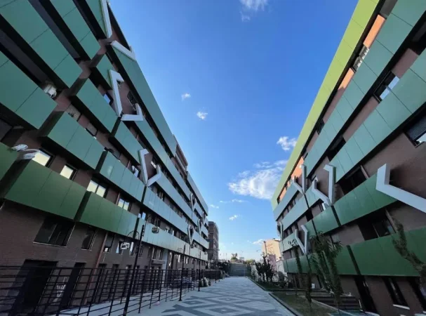 Tirane, jepet me qera apartament 3+1+Aneks+Ballkon , 1.800 € (kodra e diellit)