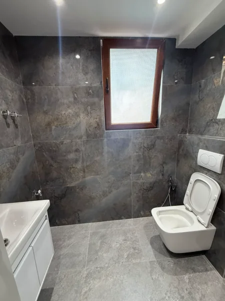 Tirane, shitet apartament Kati 5, 123 m² 327.000 € (Rruga e Kavajes)