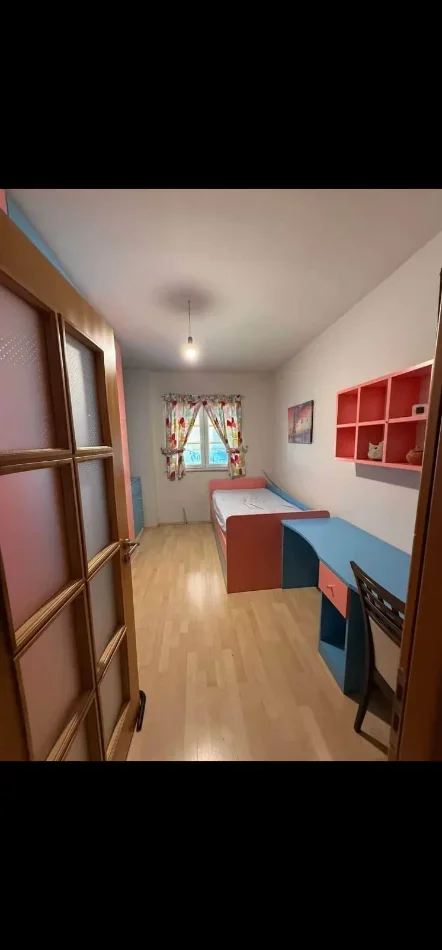 🏡 Jepet me qera apartament 2+1 + 2 tualete – Pallati me Shigjeta 650 €