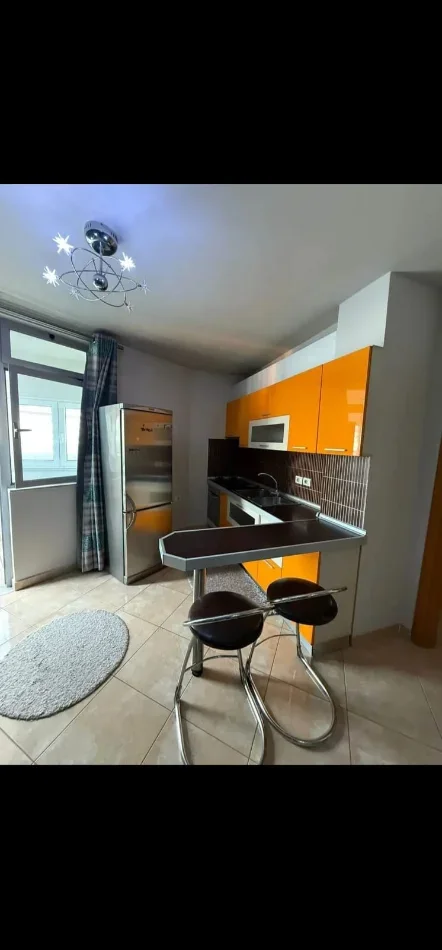 🏡 Jepet me qera apartament 2+1 + 2 tualete – Pallati me Shigjeta 650 €