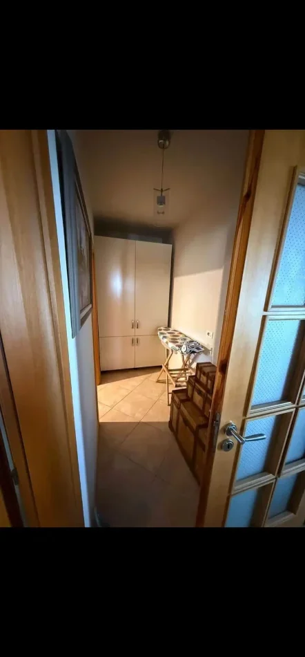 🏡 Jepet me qera apartament 2+1 + 2 tualete – Pallati me Shigjeta 650 €