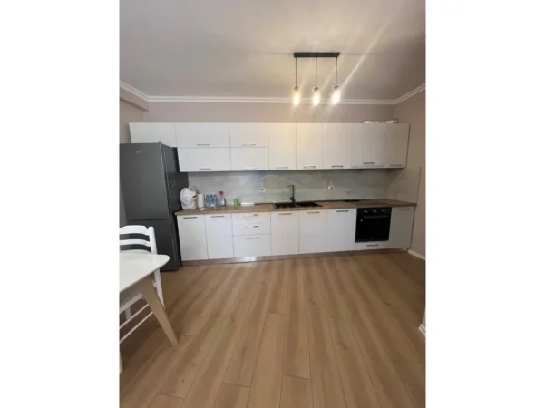 Tirane, jepet me qera apartament 2+1 Kati 3, 90 m² 450 € (Misto Mame)