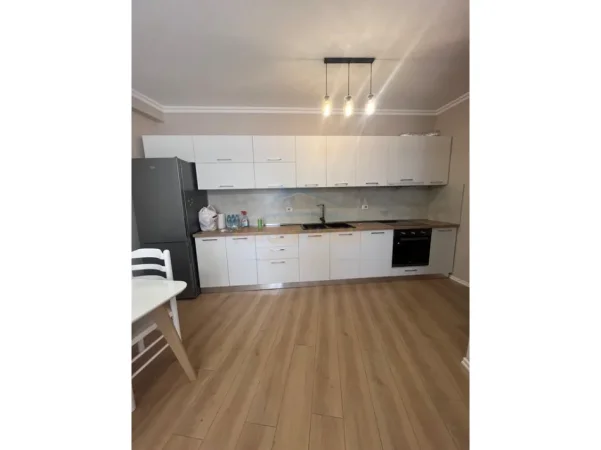 Tirane, jepet me qera apartament 2+1 Kati 3, 90 m² 500 € (Misto Mame)