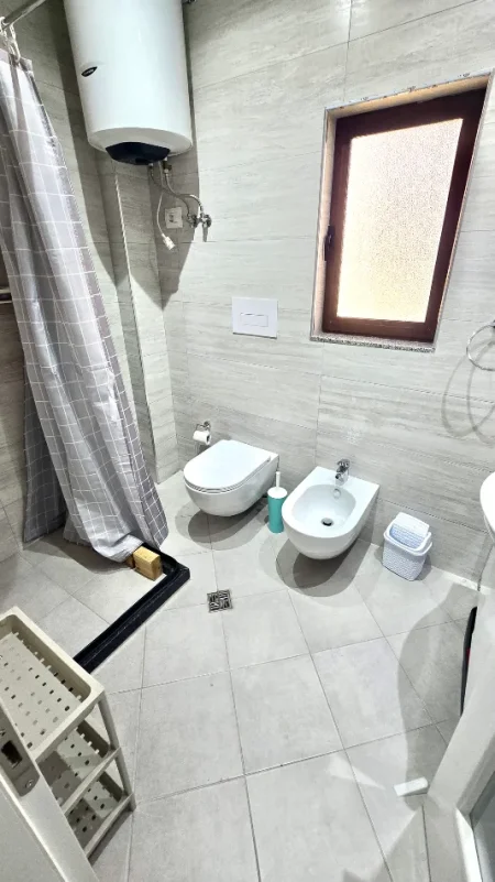 Tirane, jap me qera apartament 3+1+Ballkon Kati 2, 150 m² 700 € (Fuat Toptani)