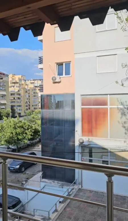 Tirane, jepet me qera apartament 2+1 Kati 2, 130 m² 600 € (Kodra e Diellit)