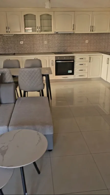Tirane, jepet me qera apartament 2+1 Kati 2, 130 m² 600 € (Kodra e Diellit)