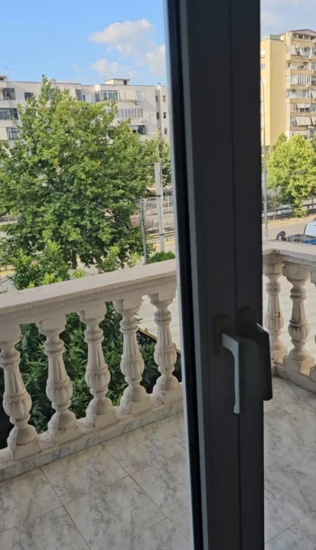 Tirane, jepet me qera apartament 2+1 Kati 2, 130 m² 600 € (Kodra e Diellit)