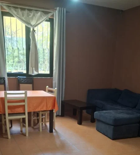 Tirane, jepet me qera apartament 2+1 Kati 1, 450 € (Kodra e Diellit)