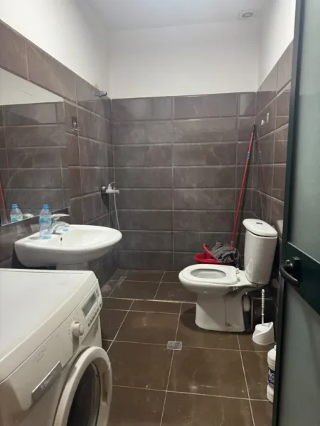 Tirane, jepet me qera apartament 2+1 Kati 1, 450 € (Kodra e Diellit)