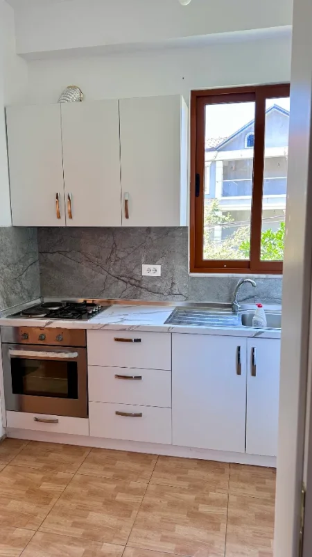 Tirane, jepet me qera Vile 1+1 Kati 2, 40 m² 450 L rruga at zef pellumbi)