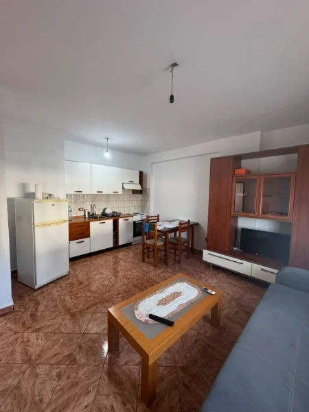 Tirane, jepet me qera apartament 1+1+Ballkon Kati 6, 60 m² 450 € (Ne zonen e Rrugës se Dibrës/pas Konvikteve të Mjekësisë së Vajzave)