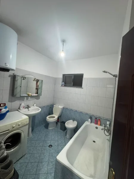 Tirane, jepet me qera apartament 1+1+Ballkon Kati 6, 60 m² 450 € (Ne zonen e Rrugës se Dibrës/pas Konvikteve të Mjekësisë së Vajzave)