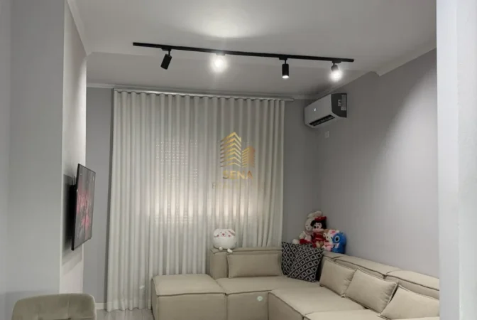 Tirane, jepet me qera apartament 1+1+Ballkon Kati 2, 65 m² 650 € (Liqeni i Thate)