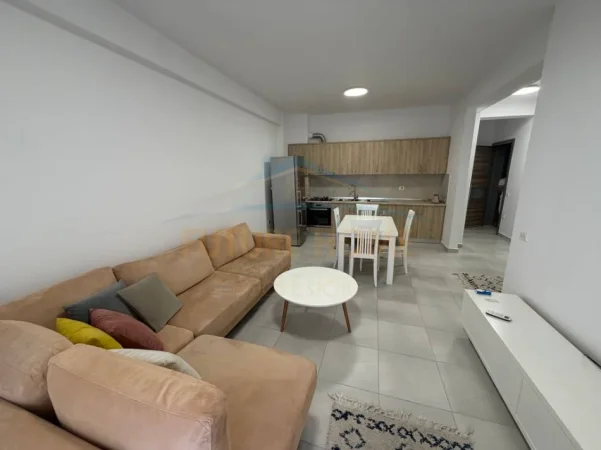 Shqiperi, jepet me qera apartament 2+1 Kati 5, 600 € (Golden Park)