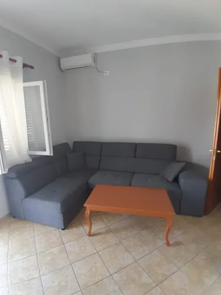 Tirane, jepet me qera apartament 1+1 Kati 2, 55 m² 350 € (Rruga Jordan Misja)