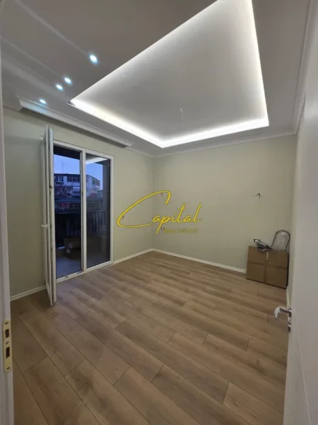 Tirane, jepet me qera zyre Kati 2, 67 m² 600 € (KOMUNA E PARISIT)