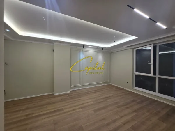 Tirane, jepet me qera zyre Kati 2, 67 m² 600 € (KOMUNA E PARISIT)