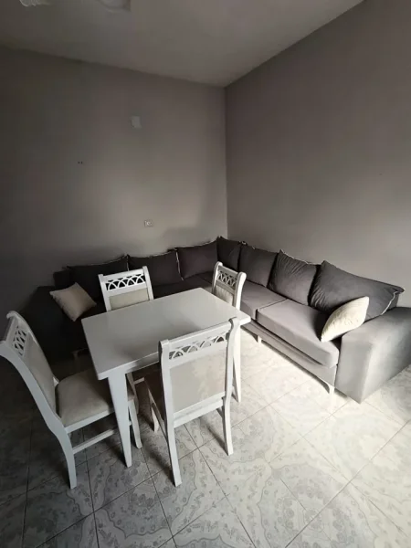 Tirane, jepet me qera apartament 1+1 Kati 2, 70 m² 350 € (Poshte Spitali Amerikan 2)