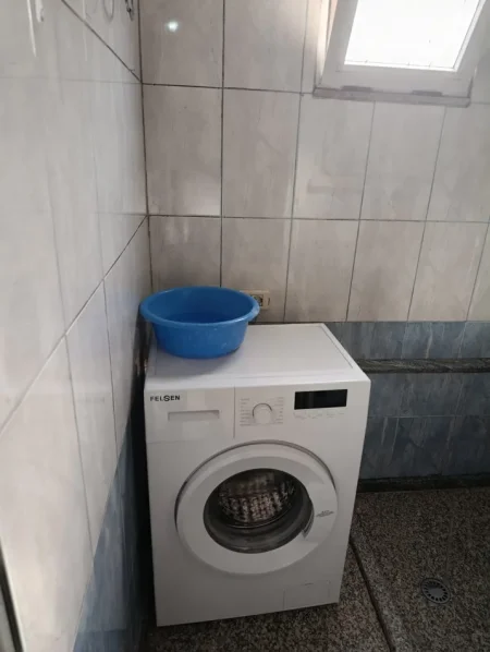 Tirane, jepet me qera apartament 1+1 Kati 2, 70 m² 350 € (Poshte Spitali Amerikan 2)