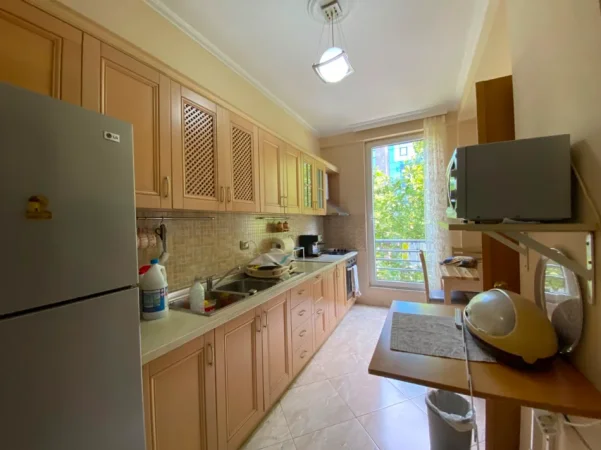 Tirane, jepet me qera apartament 1+1 Kati 4, 71 m² 500 € (laprake)