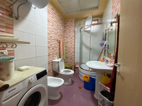 Tirane, jepet me qera apartament 1+1 Kati 4, 71 m² 500 € (laprake)