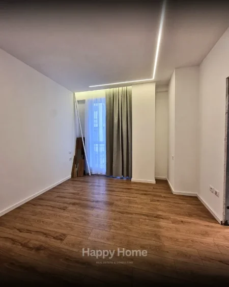 Tirane, jepet me qera zyre , 1.200 € 