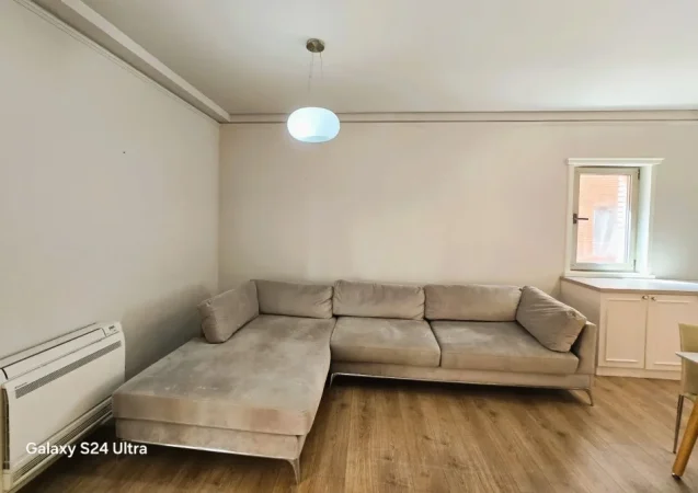Tirane, jepet me qera apartament 2+1+Ballkon Kati 3, 125 m² 1.100 € (Rr. Kavajës)