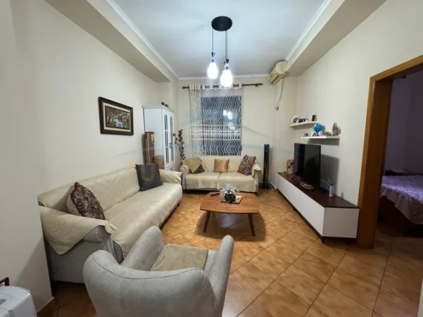 Tirane, jepet me qera apartament 2+1 Kati 3, 100 m² 1.000 € (Myslym Shyri, Tiranë)